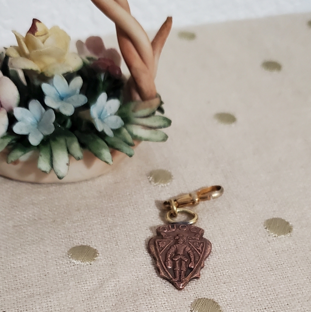 GUCCI RARE VNTGE COPPER GOLD SOLDIER KNIGHT ZIPPER PULL TAB BAG HANG TAG CHARM - Picture 3 of 6